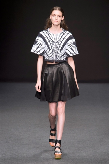 Fotoservizio/SS 2015/WOMEN/BYBLOS MILANO/DP1/1