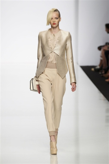 Fotoservizio/SS 2012/WOMEN/BYBLOS/26