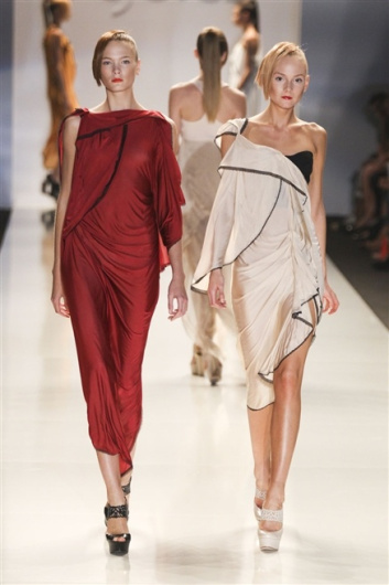 Fotoservizio/SS 2012/WOMEN/BYBLOS/29