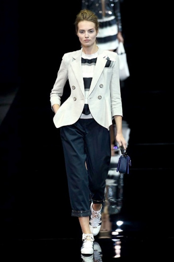 Fotoservizio/SS 2015/WOMEN/EMPORIO ARMANI/DP1/2