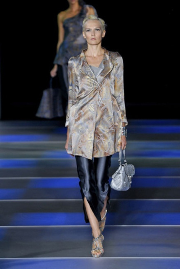 Fotoservizio/SS 2012/WOMEN/GIORGIO ARMANI/2
