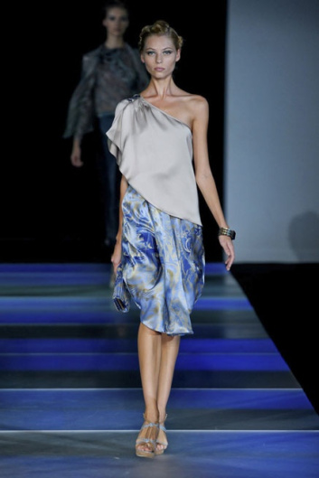 Fotoservizio/SS 2012/WOMEN/GIORGIO ARMANI/10
