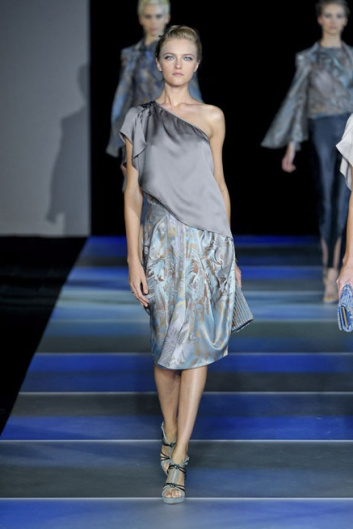 Fotoservizio/SS 2012/WOMEN/GIORGIO ARMANI/11