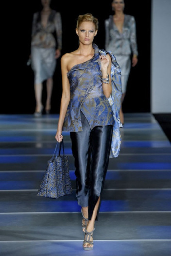 Fotoservizio/SS 2012/WOMEN/GIORGIO ARMANI/3