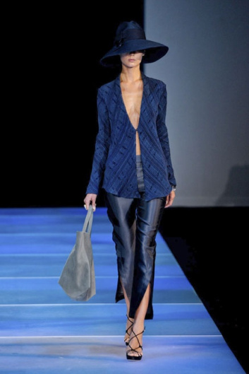 Fotoservizio/SS 2012/WOMEN/GIORGIO ARMANI/20