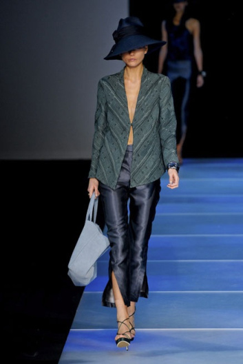 Fotoservizio/SS 2012/WOMEN/GIORGIO ARMANI/21