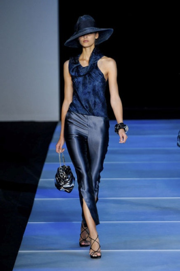 Fotoservizio/SS 2012/WOMEN/GIORGIO ARMANI/22