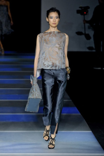 Fotoservizio/SS 2012/WOMEN/GIORGIO ARMANI/15