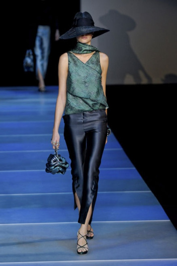 Fotoservizio/SS 2012/WOMEN/GIORGIO ARMANI/23