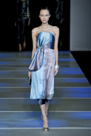 Fotoservizio/SS 2012/WOMEN/GIORGIO ARMANI/33