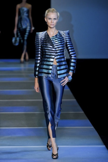 Fotoservizio/SS 2012/WOMEN/GIORGIO ARMANI/34