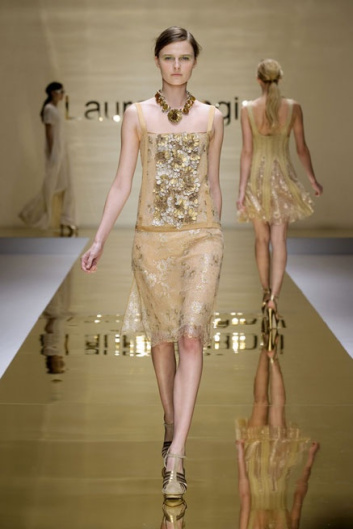 Fotoservizio/SS 2012/WOMEN/LAURA BIAGIOTTI/14