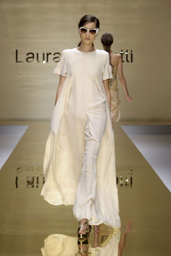 Fotoservizio/SS 2012/WOMEN/LAURA BIAGIOTTI/15