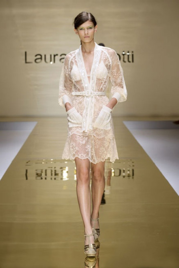 Fotoservizio/SS 2012/WOMEN/LAURA BIAGIOTTI/16