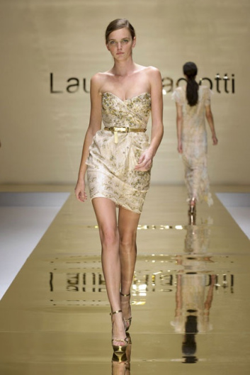 Fotoservizio/SS 2012/WOMEN/LAURA BIAGIOTTI/39