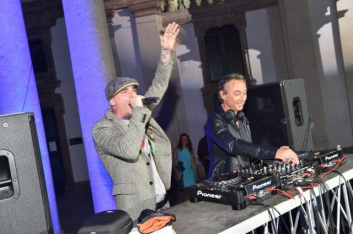 Presentazione S/S 2015 - Dondup 15