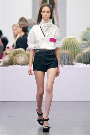 Fotoservizio/SS 2015/WOMEN/ICEBERG/DP1/7