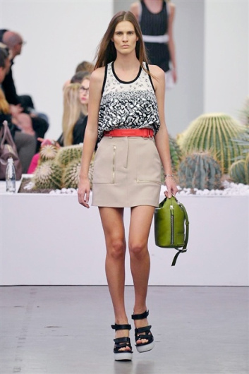 Fotoservizio/SS 2015/WOMEN/ICEBERG/DP1/9