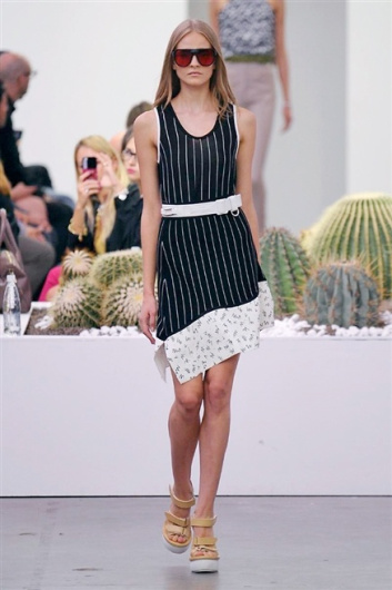 Fotoservizio/SS 2015/WOMEN/ICEBERG/DP1/10