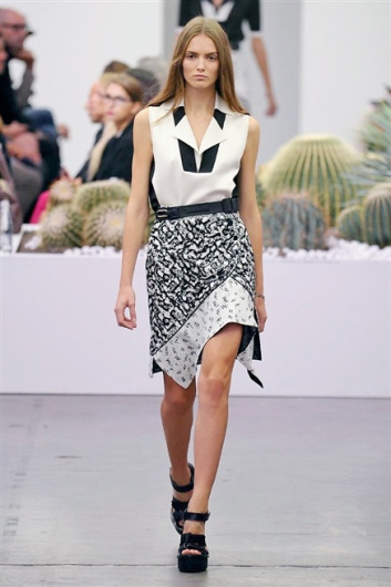 Fotoservizio/SS 2015/WOMEN/ICEBERG/DP1/12