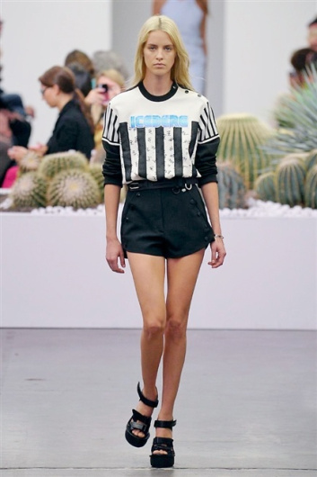 Fotoservizio/SS 2015/WOMEN/ICEBERG/DP1/15