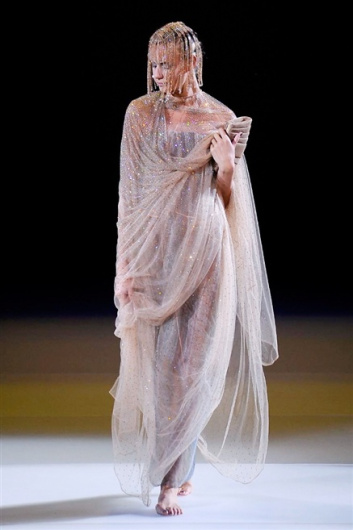 Fotoservizio/SS 2015/WOMEN/GIORGIO ARMANI/DP1/85