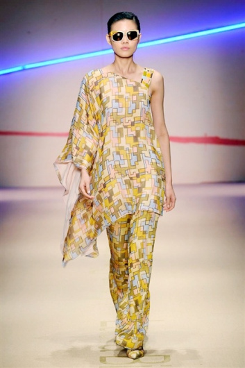 Fotoservizio/SS 2015/WOMEN/LAURA BIAGIOTTI/DP1/10