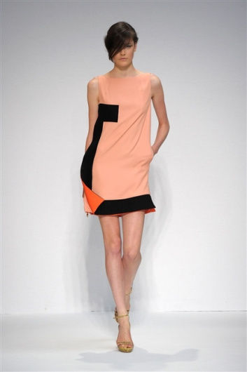 Fotoservizio/SS 2012/WOMEN/CRISTIANO BURANI/1