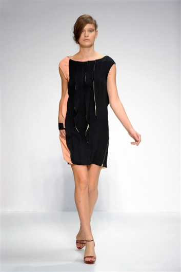 Fotoservizio/SS 2012/WOMEN/CRISTIANO BURANI/6