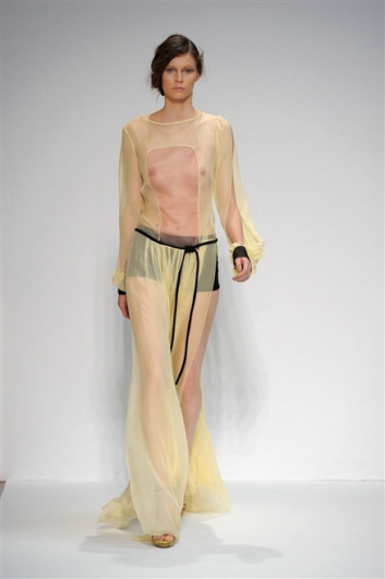 Fotoservizio/SS 2012/WOMEN/CRISTIANO BURANI/8