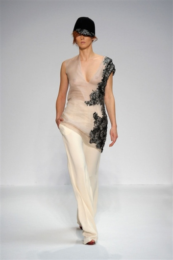 Fotoservizio/SS 2012/WOMEN/CRISTIANO BURANI/16