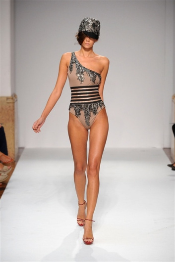 Fotoservizio/SS 2012/WOMEN/CRISTIANO BURANI/28