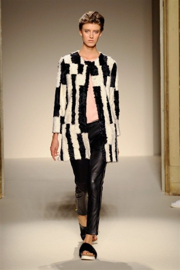 Fotoservizio/SS 2015/WOMEN/SIMONETTA RAVIZZA/DP1/27