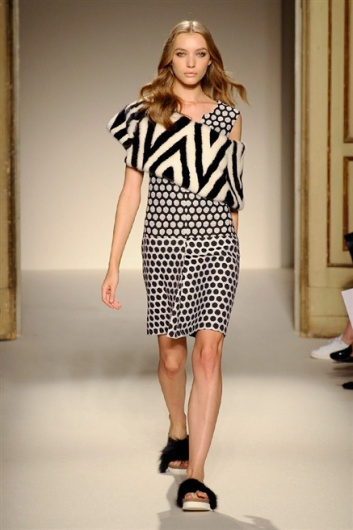 Fotoservizio/SS 2015/WOMEN/SIMONETTA RAVIZZA/DP1/30