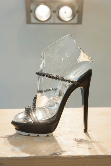 Presentazione S/S 2015 - Mario Valentino 13