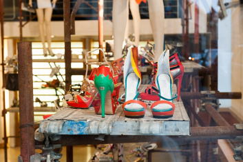 Presentazione S/S 2015 - Mario Valentino 56