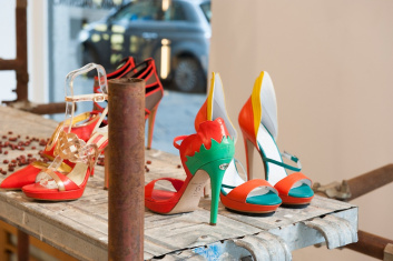 Presentazione S/S 2015 - Mario Valentino 24