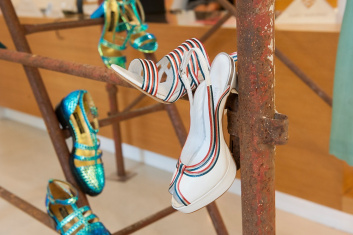Presentazione S/S 2015 - Mario Valentino 36