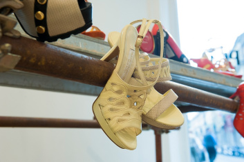 Presentazione S/S 2015 - Mario Valentino 41