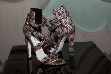 Presentazione S/S 2015 - Brian Atwood 16