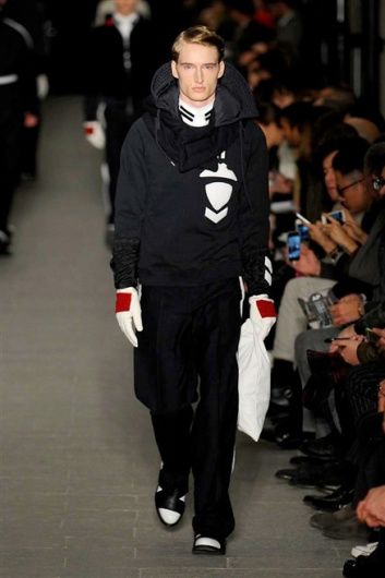 Fotoservizio/FW 2015-2016/MEN/ANDREA POMPILIO/DP1/4