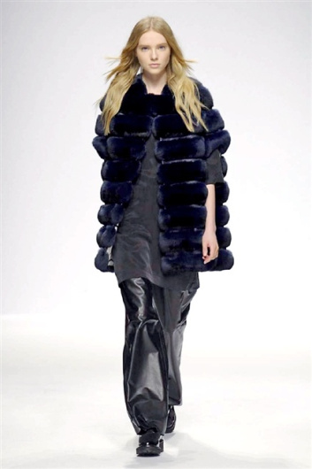Fotoservizio/FW 2015-2016/WOMEN/SIMONETTA RAVIZZA/DP1/3