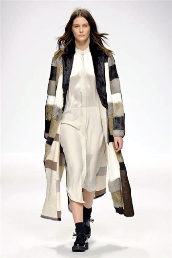 Fotoservizio/FW 2015-2016/WOMEN/SIMONETTA RAVIZZA/DP1/12