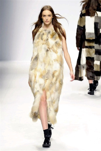 Fotoservizio/FW 2015-2016/WOMEN/SIMONETTA RAVIZZA/DP1/13
