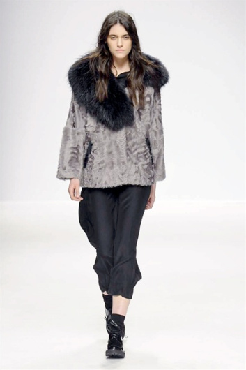 Fotoservizio/FW 2015-2016/WOMEN/SIMONETTA RAVIZZA/DP1/23