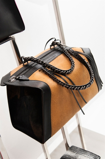 Fotoservizio/FW 2015-2016/WOMEN/ELENA GHISELLINI/DP2/13