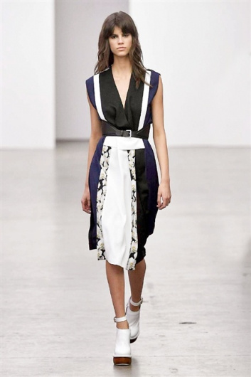 Fotoservizio/FW 2015-2016/WOMEN/ICEBERG/DP1/24