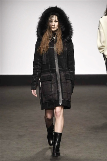 Fotoservizio/FW 2015-2016/WOMEN/GRINKO/DP1/2