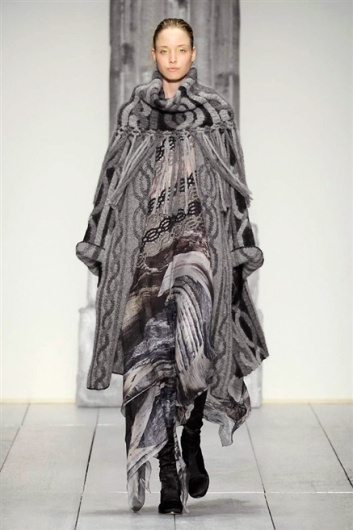 Fotoservizio/FW 2015-2016/WOMEN/LAURA BIAGIOTTI/DP1/1