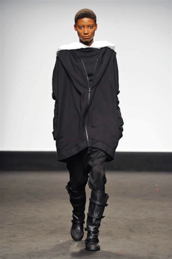 Fotoservizio/FW 2015-2016/WOMEN/FATIMA VAL/DP1/3